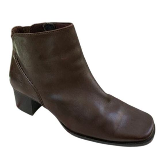 White Mountain Fairchild Brown Leather Square Toe Perfect Ankle Boots Size 6.5 - Picture 1 of 8